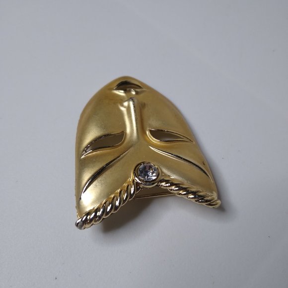 Vintage Decorative Metal Mask Brooch - Picture 5 of 13
